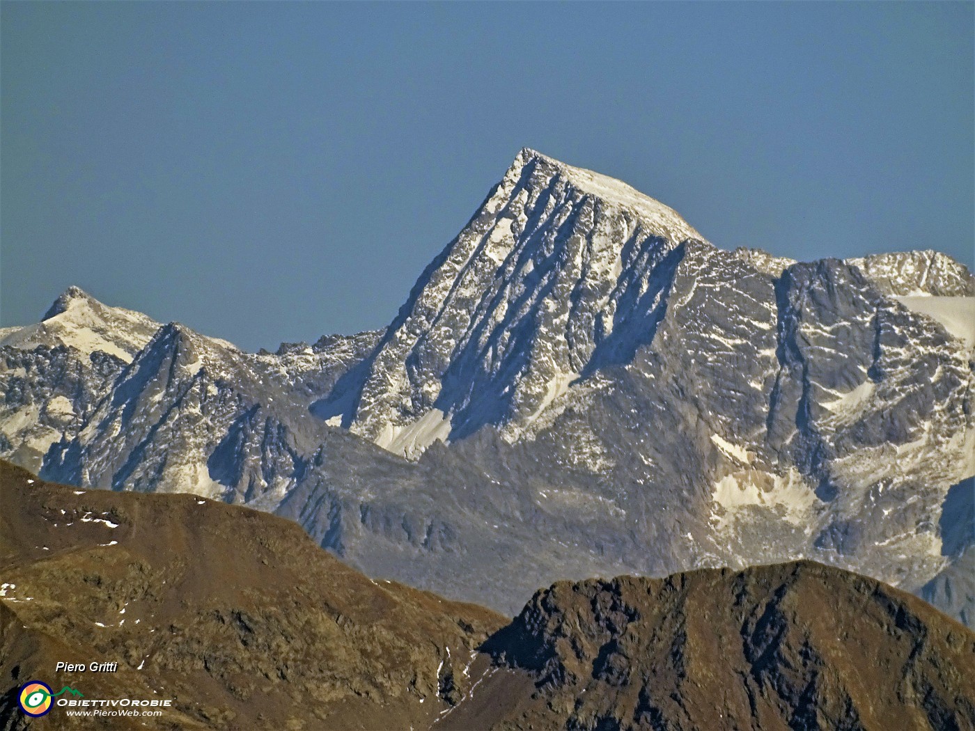 63 Maxi-zoom sulla cima dell'Adamello (3539 m).JPG -                                